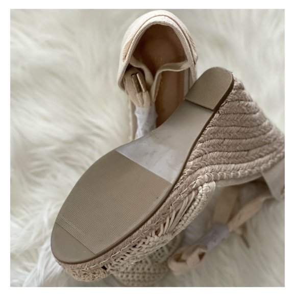 Cream Wrap Up Wedges - Picture 5 of 5